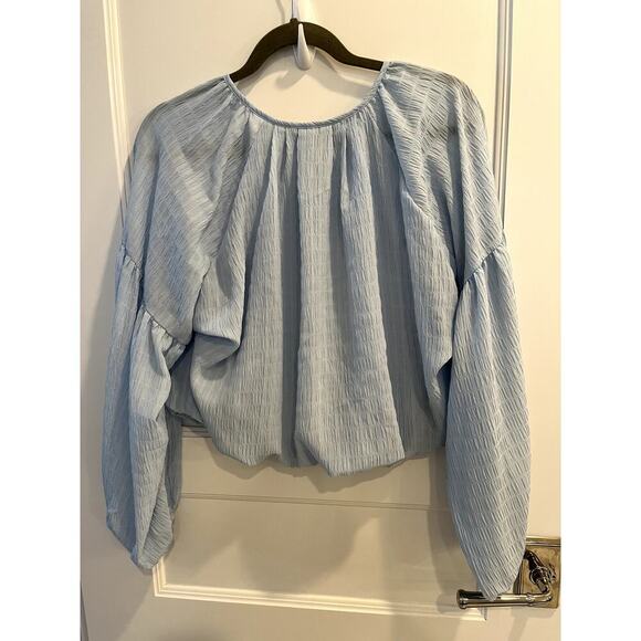 WAYF Size Medium M Light Blue Bubble Cropped Blouse - Picture 6 of 6